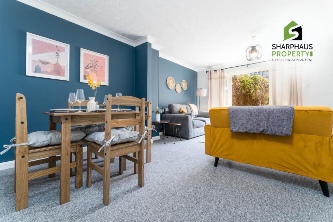 Beautiful 3 Bed House That Sleeps 6 Guests With Courtyard & Free Parking By Sharphaus Short Lets & Serviced Management Brighton