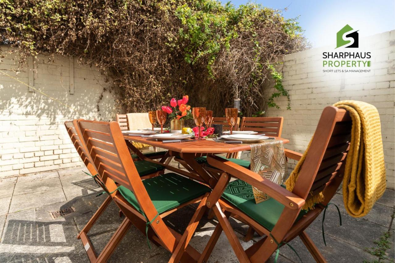Beautiful 3 Bed House That Sleeps 6 Guests With Courtyard & Free Parking By Sharphaus Short Lets & Serviced Management Brighton